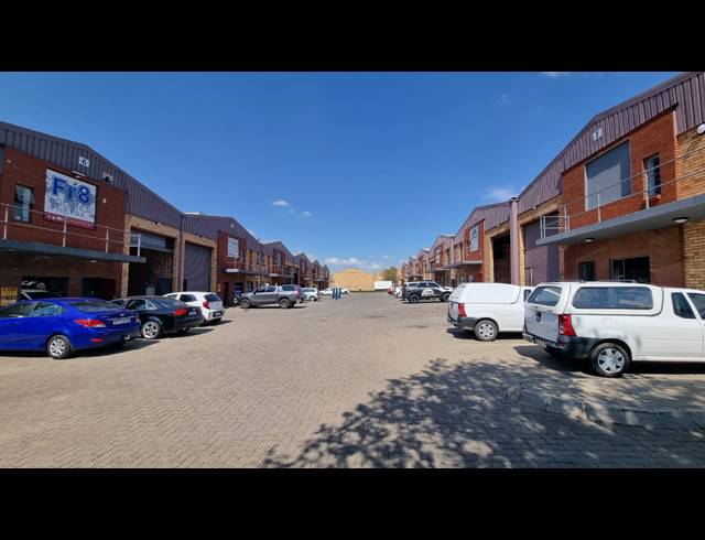 322M² WAREHOUSE TO LET IN BARTLETT
